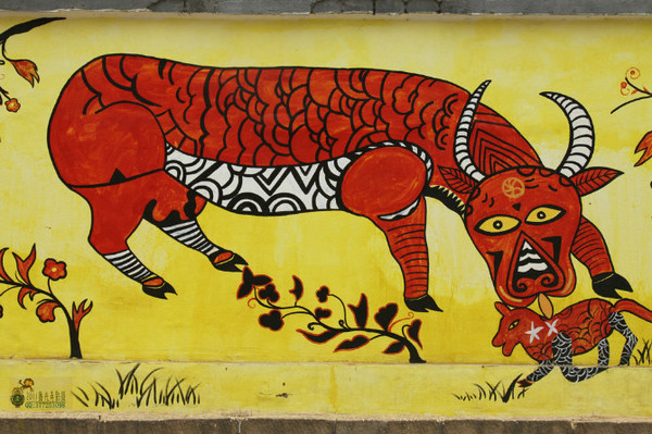 陕北的安塞不仅有响彻大地的腰鼓，还有奇美的农民画....