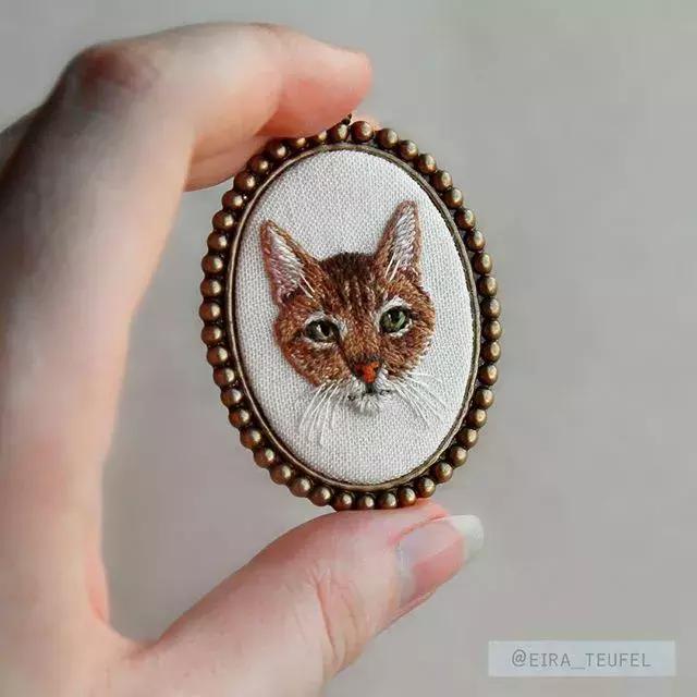 当一个程序员迷上了刺绣，就算手骨折了也无法阻止她……