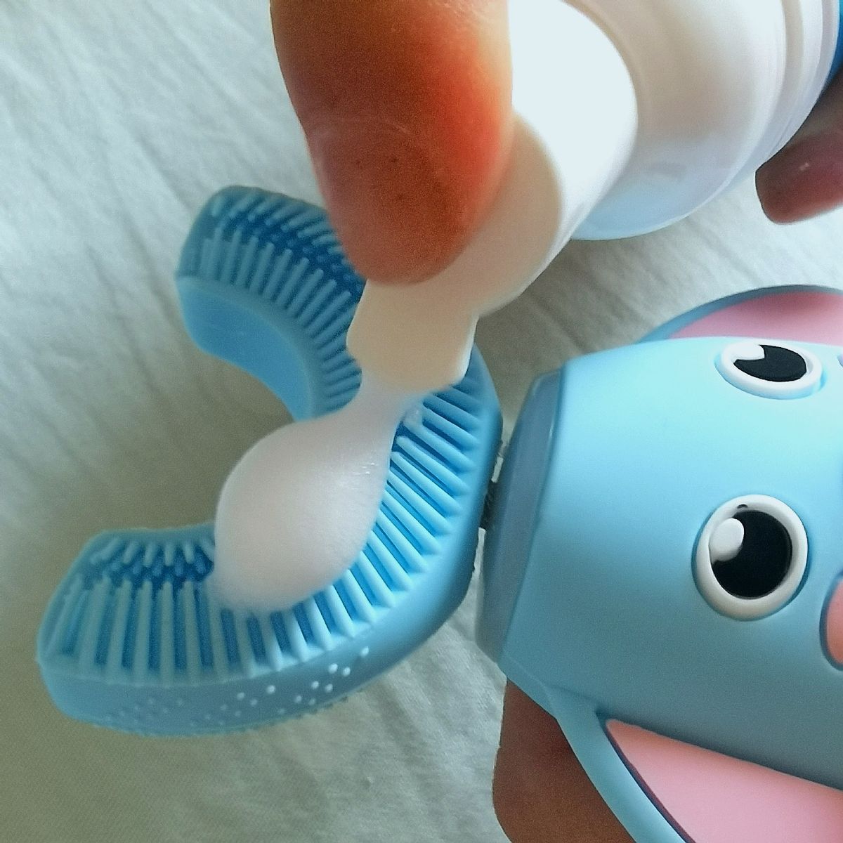 让宝宝爱上刷牙口含式电动牙刷,宝宝不爱刷牙用这款u型牙刷