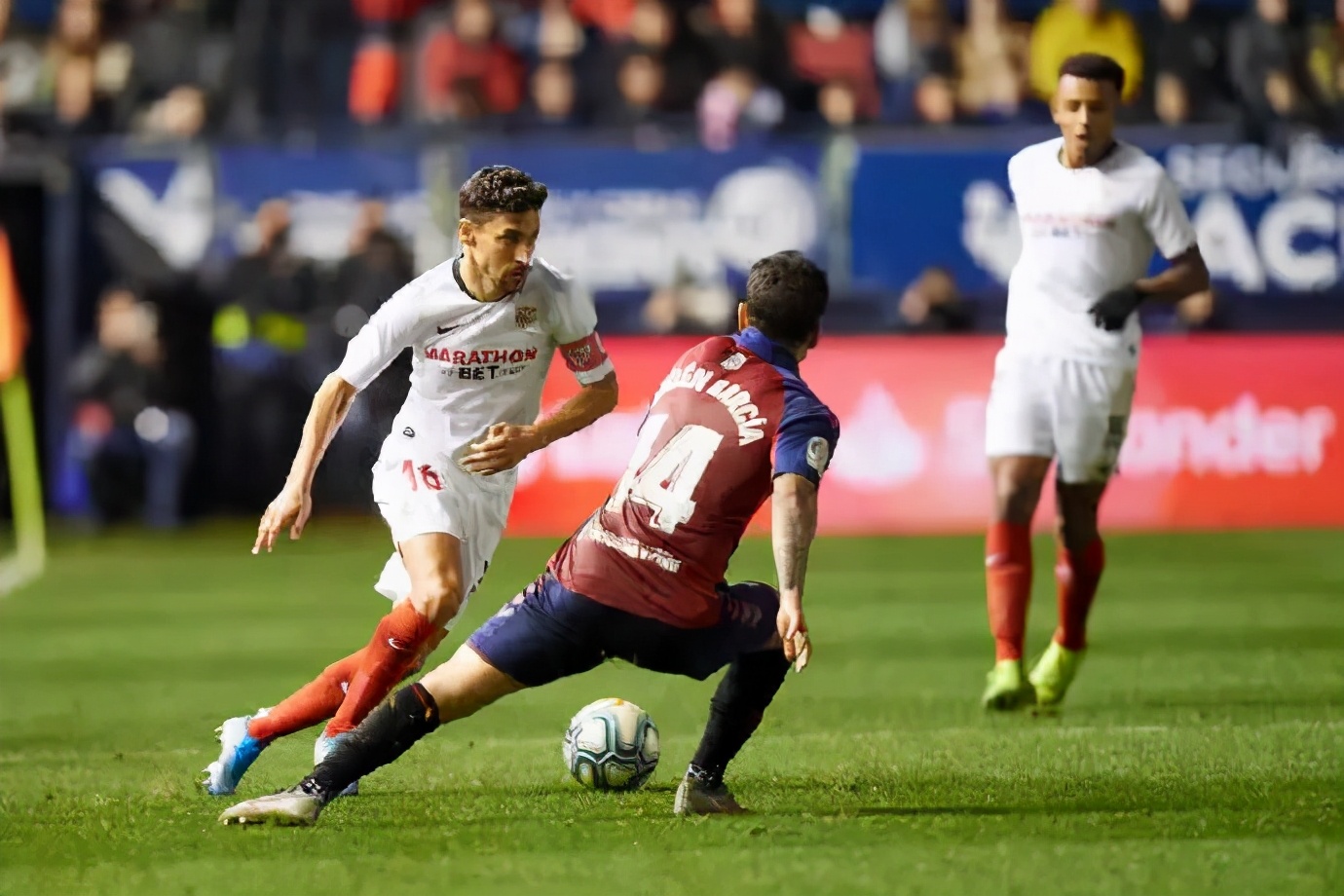 西甲第九轮巴萨对塞尔维亚,皇马巴萨马竞包揽最佳阵