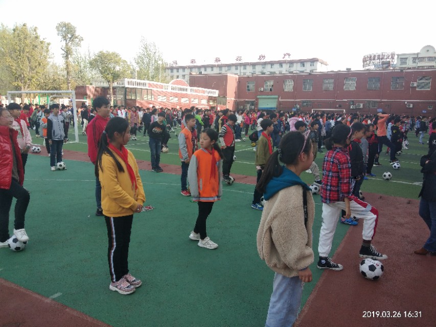 伏羲路小学课间操足球操,文军希望小学大课间足球操