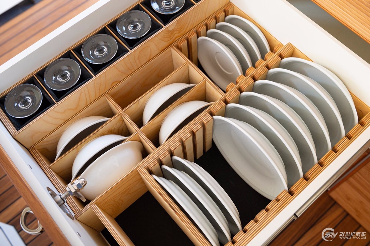 最贵的全进口4x4越野房车6米,售价650000的越野房车