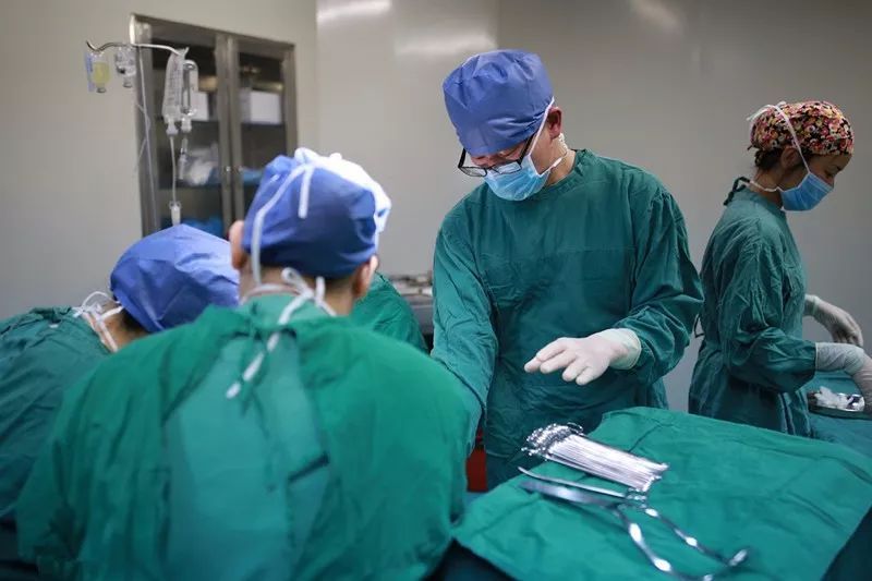 产妇面对男医生不说实话,产妇术前备皮