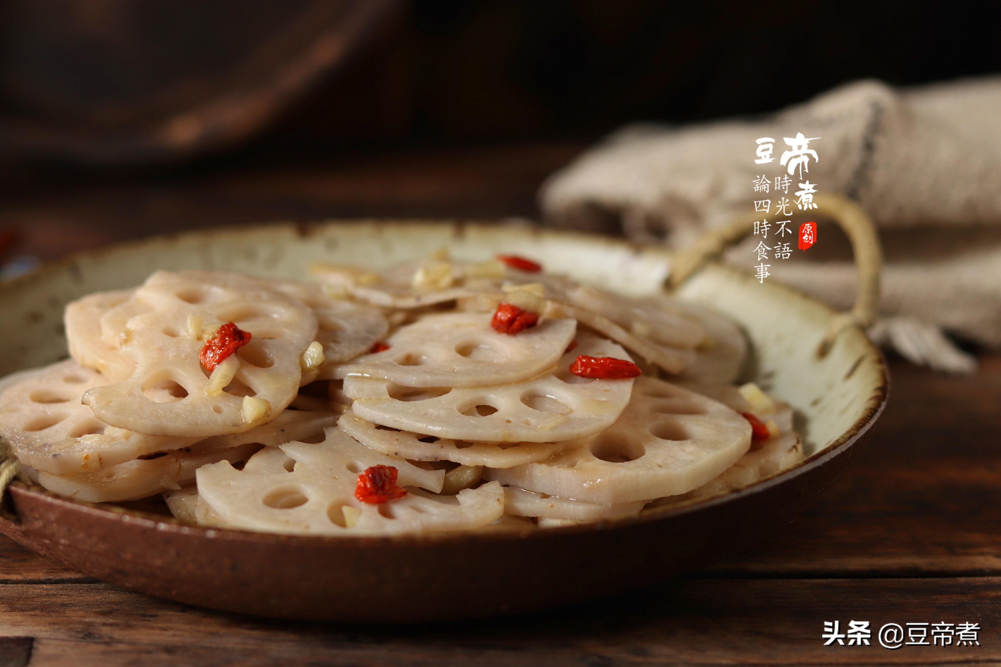 莲藕怎么炒清脆好吃,莲藕怎么样炒才不变色