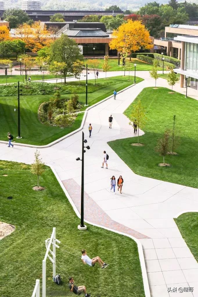 世界上的路本来很平凡，自从遇上设计师，此路非彼路