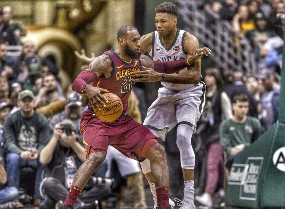 小个子面对防守紧逼怎么办,小个子防不住篮下怎么办