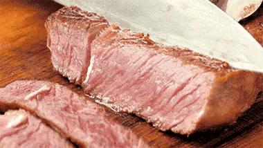 吴昕现身薇娅直播间，一边跳舞一边吃，3分种爆卖6400枚蛋黄酥