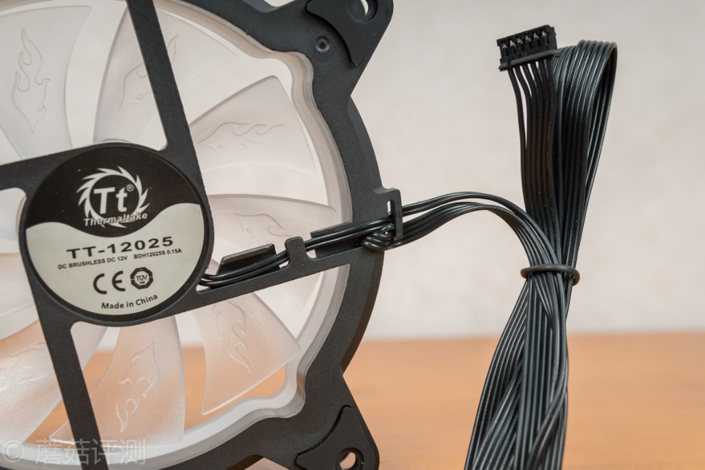 打造一款外观漂亮的机箱,从更换风扇开始——Tt玲珑RGB机箱风扇