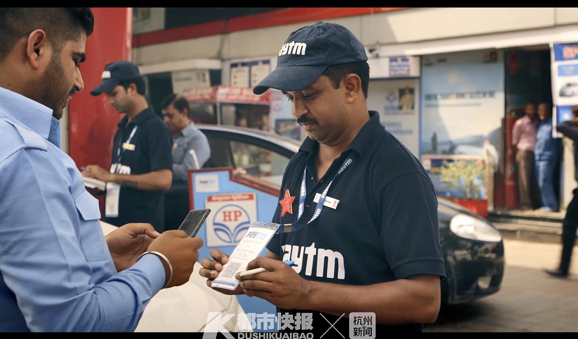 出生在西湖边的这个“伢儿”今天15岁了!杭州人的生活因它而改变