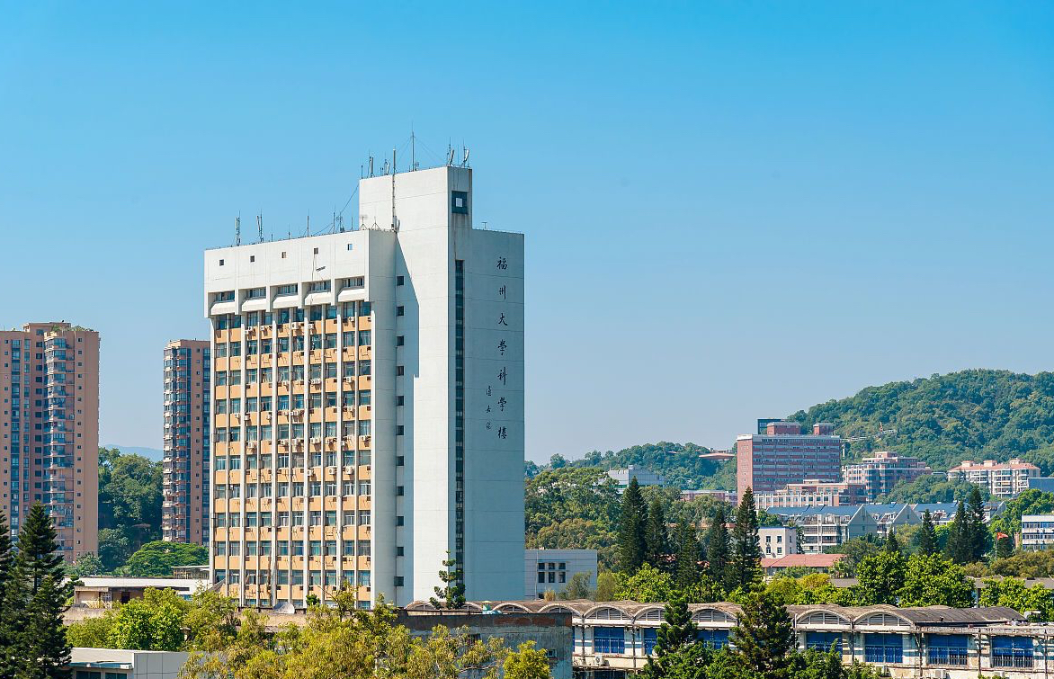 化学实力强的大学16所，兰大一系8院士，有一所仅是211大学