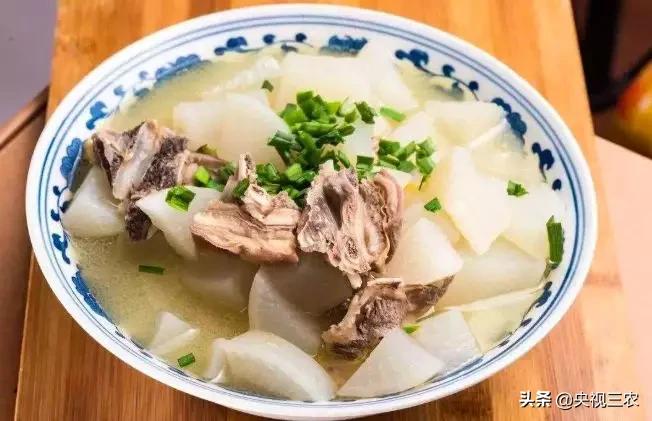 羊肉片一涮就碎了,真假羊肉片煮后效果