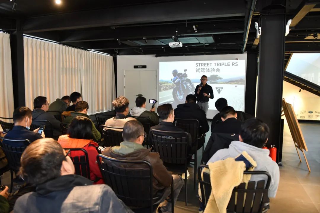 moto2凯旋极速,凯旋765rsmoto2限量版试驾