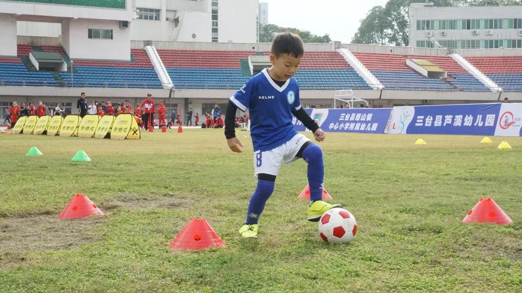 北川永昌幼儿园参加绵阳市首届幼儿足球嘉年华展示大会获佳绩
