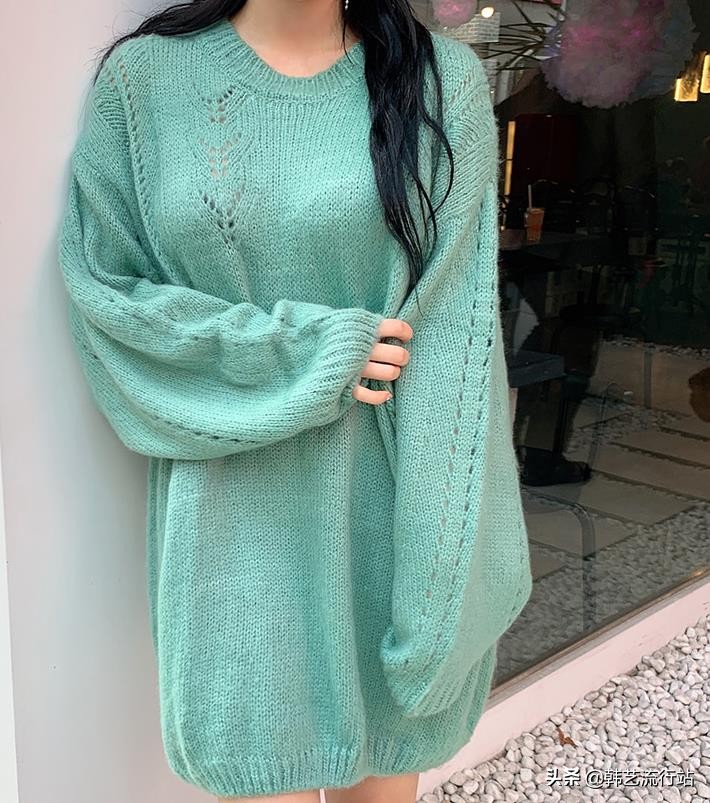 今年流行设计感毛衣,韩国设计款宽松毛衣