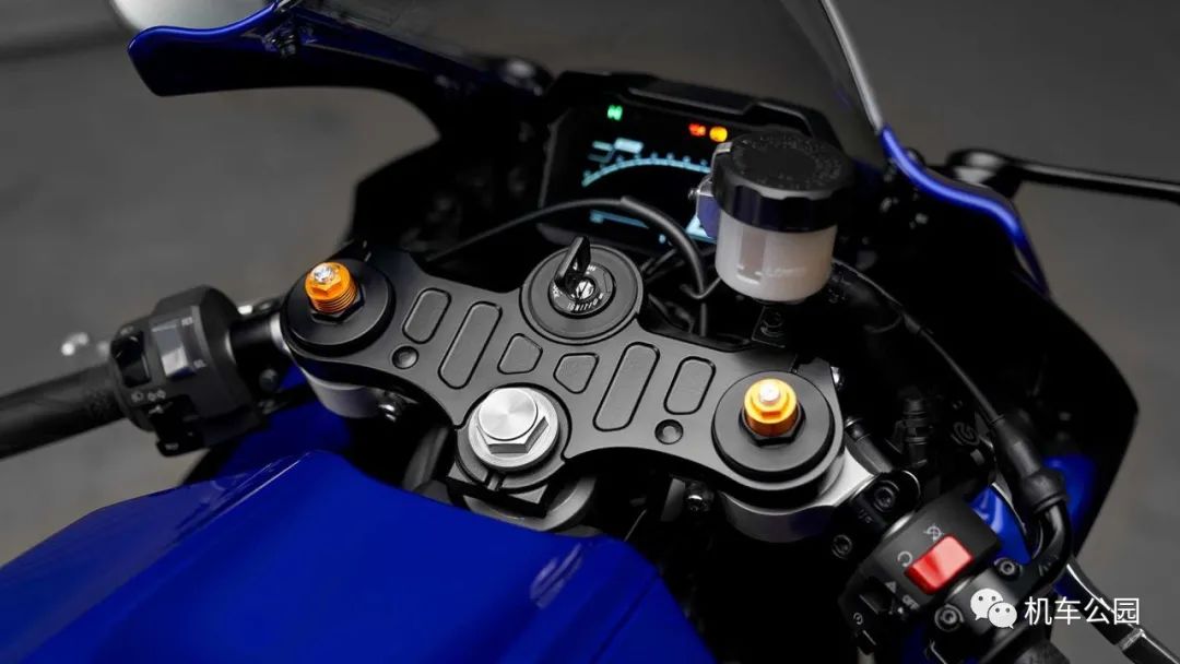 8999美元，雅马哈发布2022款R7，车身比R3还窄