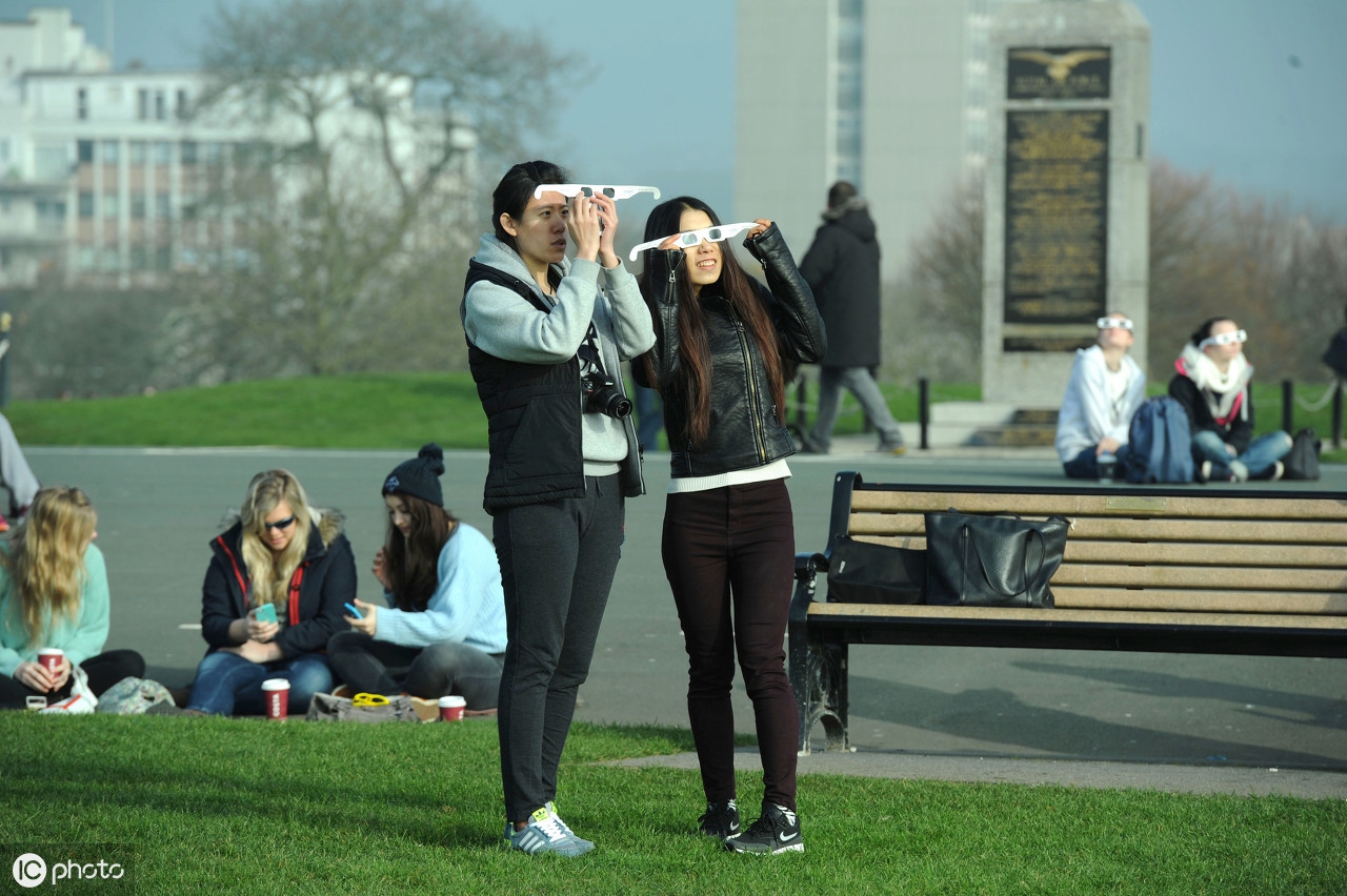 eclipse窗口变成上下结构了,eclipse窗口图标不见了