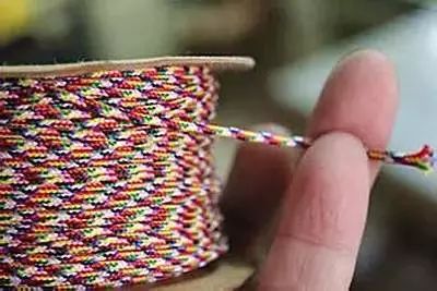 单绳串珠间隔打结方法教程,单绳串珠打结的方法