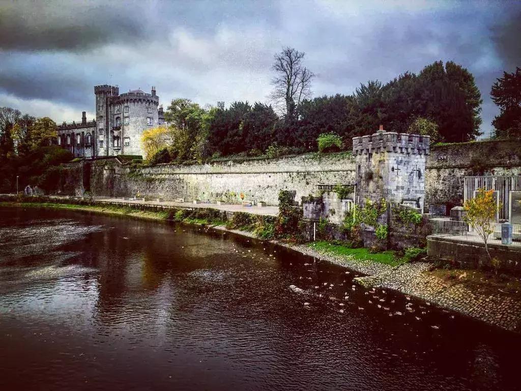 世界上唯一不允许结婚的国家,世界唯一一个不可以离婚的国家