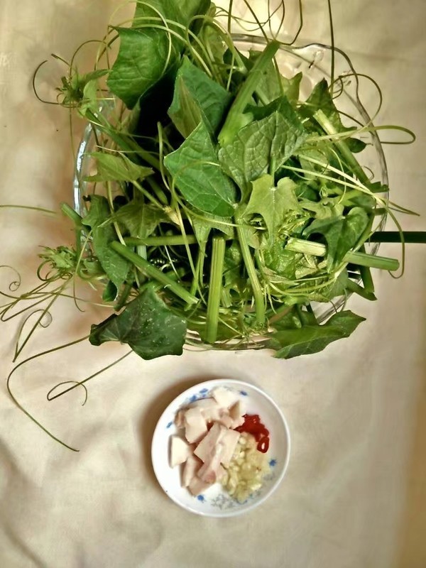 这菜炒起来比肉都香,这两样菜简单一炒就鲜香无比