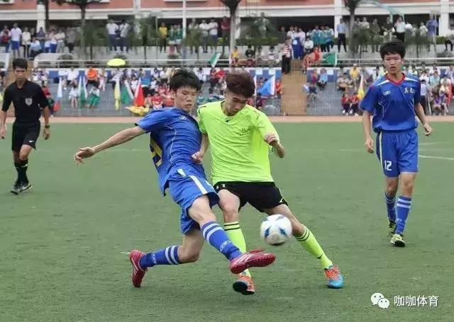 踢足球进清华,踢足球踢进球门