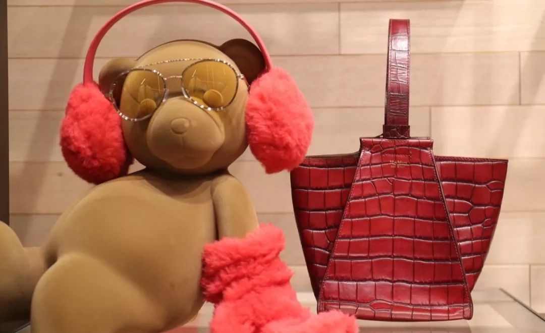 小服装店的陈列技巧图片欣赏,小服装店的陈列技巧图片欣赏大全