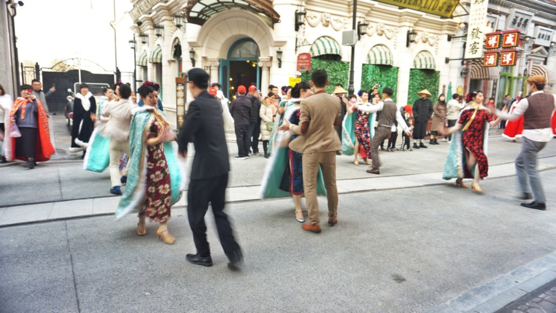 中原穿越时空夜游建业电影小镇,郑州建业电影小镇下午去游玩