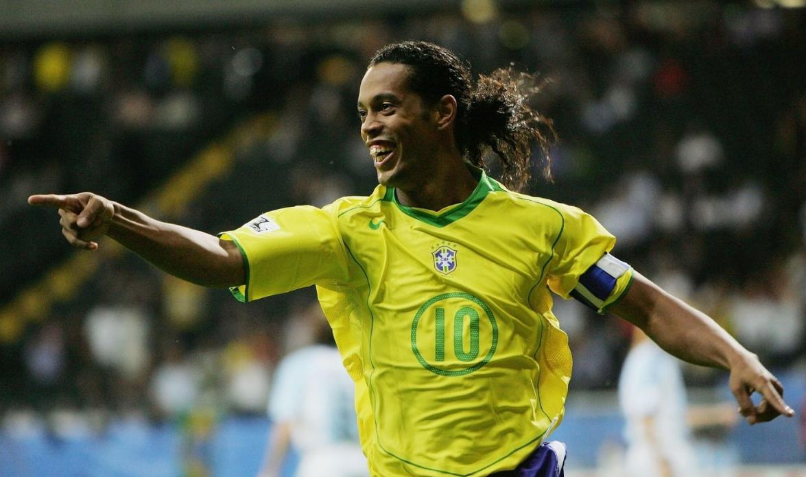 小罗在监狱夺冠,小罗40岁重返赛场