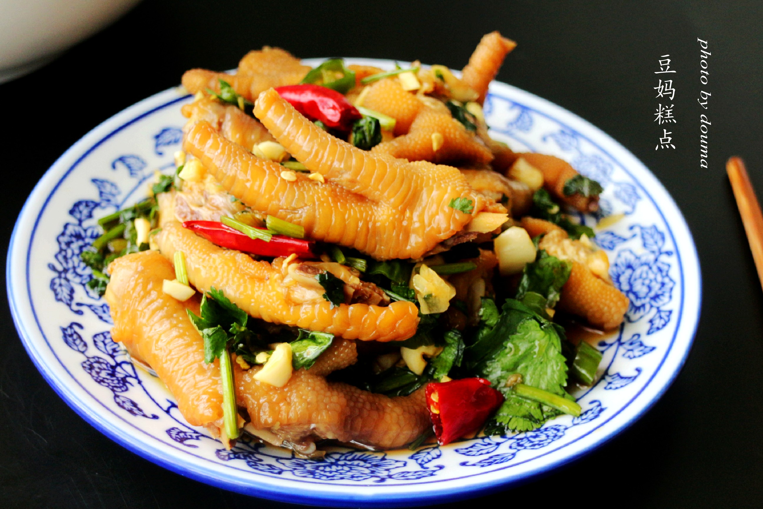 好吃的泡鸡脚的做法视频,酸辣可口的泡鸡脚