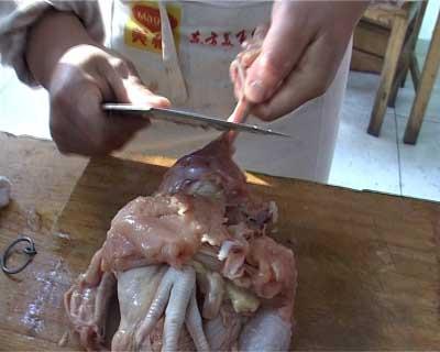 最详细鸡爪焯水剔骨教程,整鸡去骨正宗做法