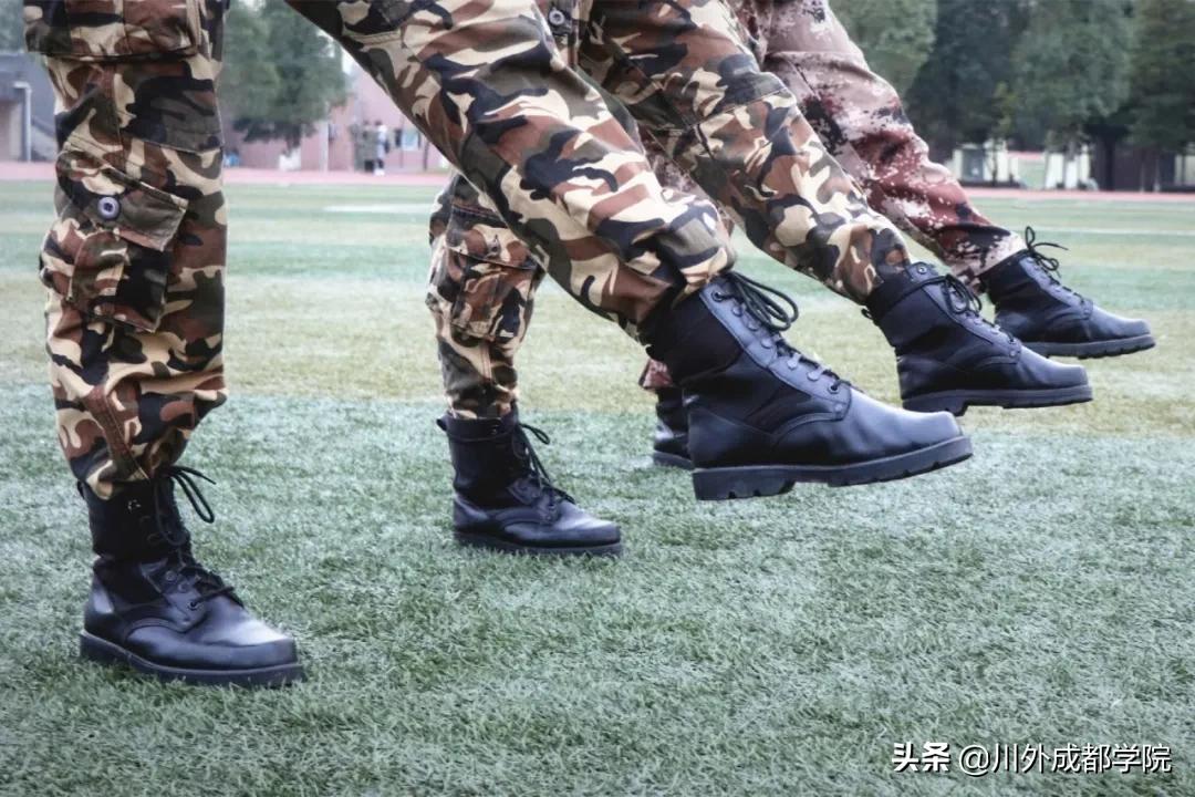 穿上这双鞋也许能走上人生巅峰,穿上这双鞋也许就能走上人生巅峰