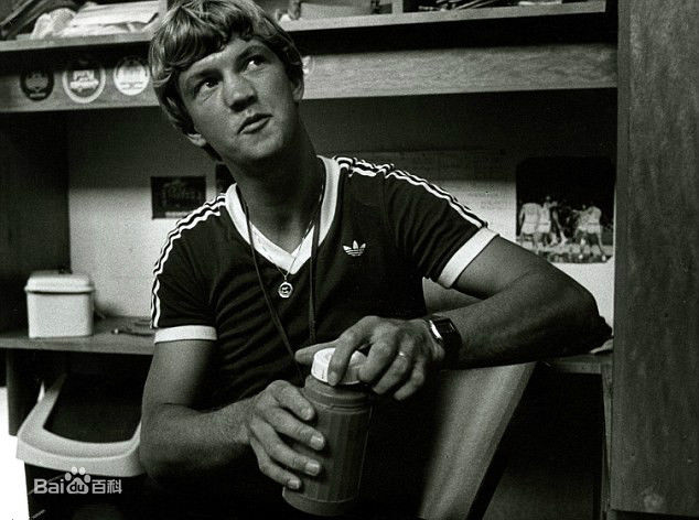 阿贾克斯16年重回欧冠8强,阿贾克斯4年重回欧冠