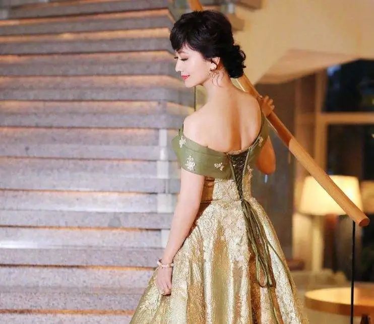 怎么瘦胳膊上的肉又美背,瘦后背和肩膀的肉的动作