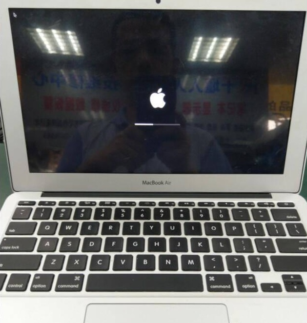 苹果笔记本黑屏出现个问号文件夹,macbookpro开机出现问号需要换硬盘