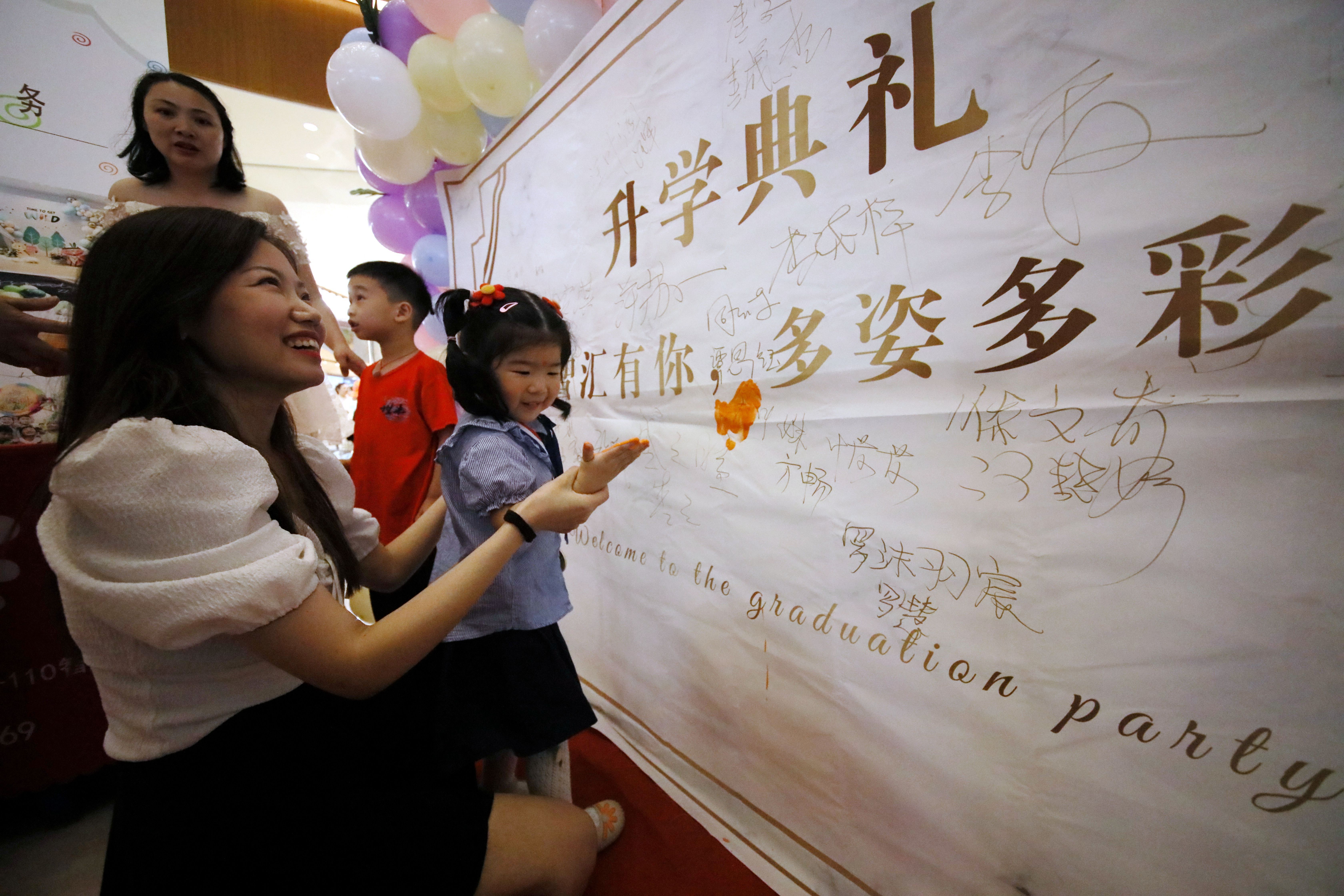 安徽芜湖:定格最美的时光!“智汇有你,多姿多彩”升学典礼举办