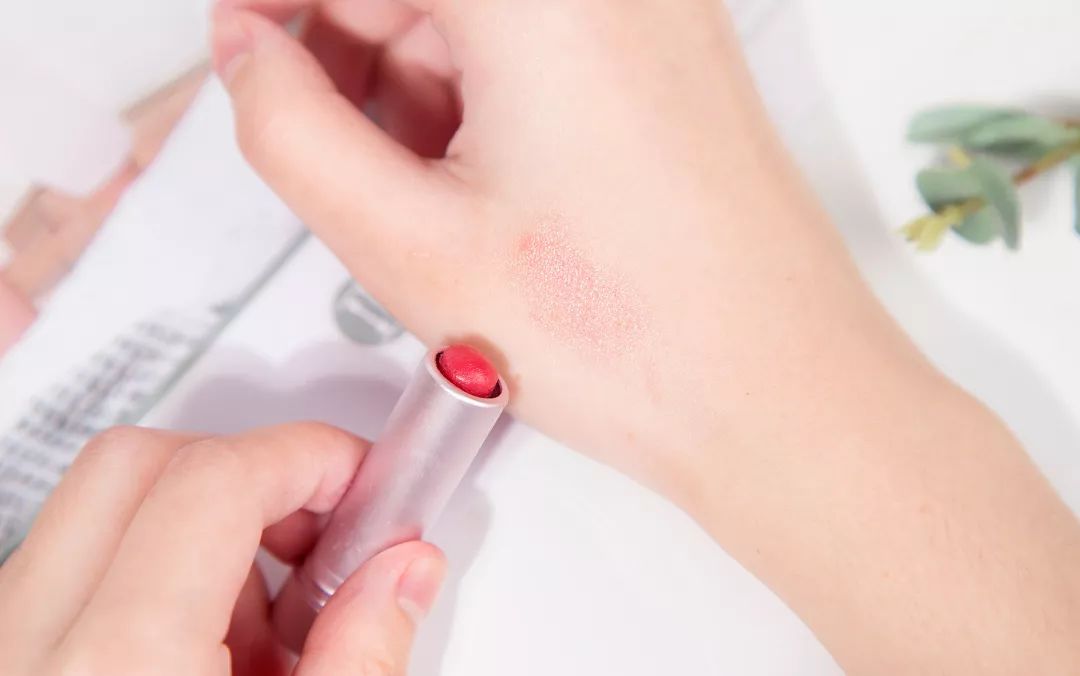 让你的嘴巴滋润一整个冬天,8款好用润唇膏