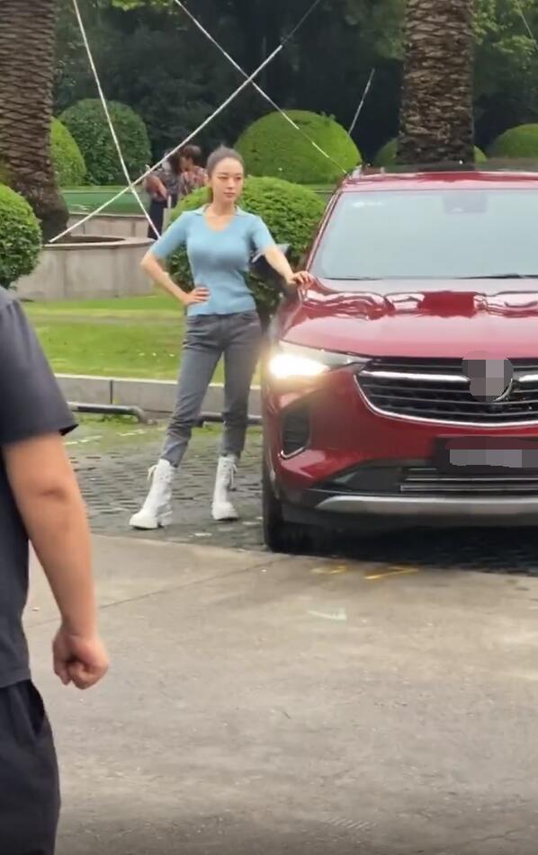 吉娜拍广告,网友偶遇贾乃亮甜馨视频