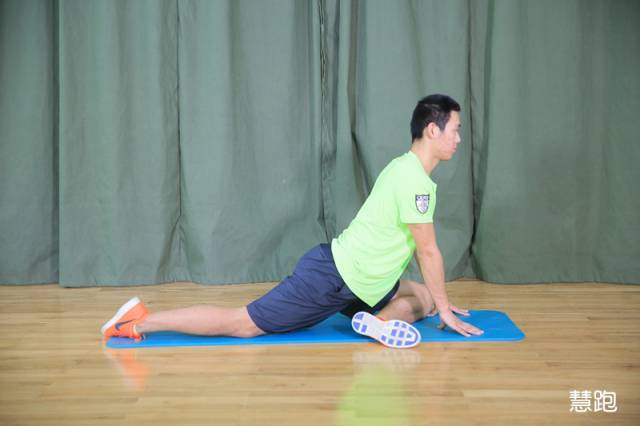 5公里跑后拉伸动作,跑后拉伸详细教程