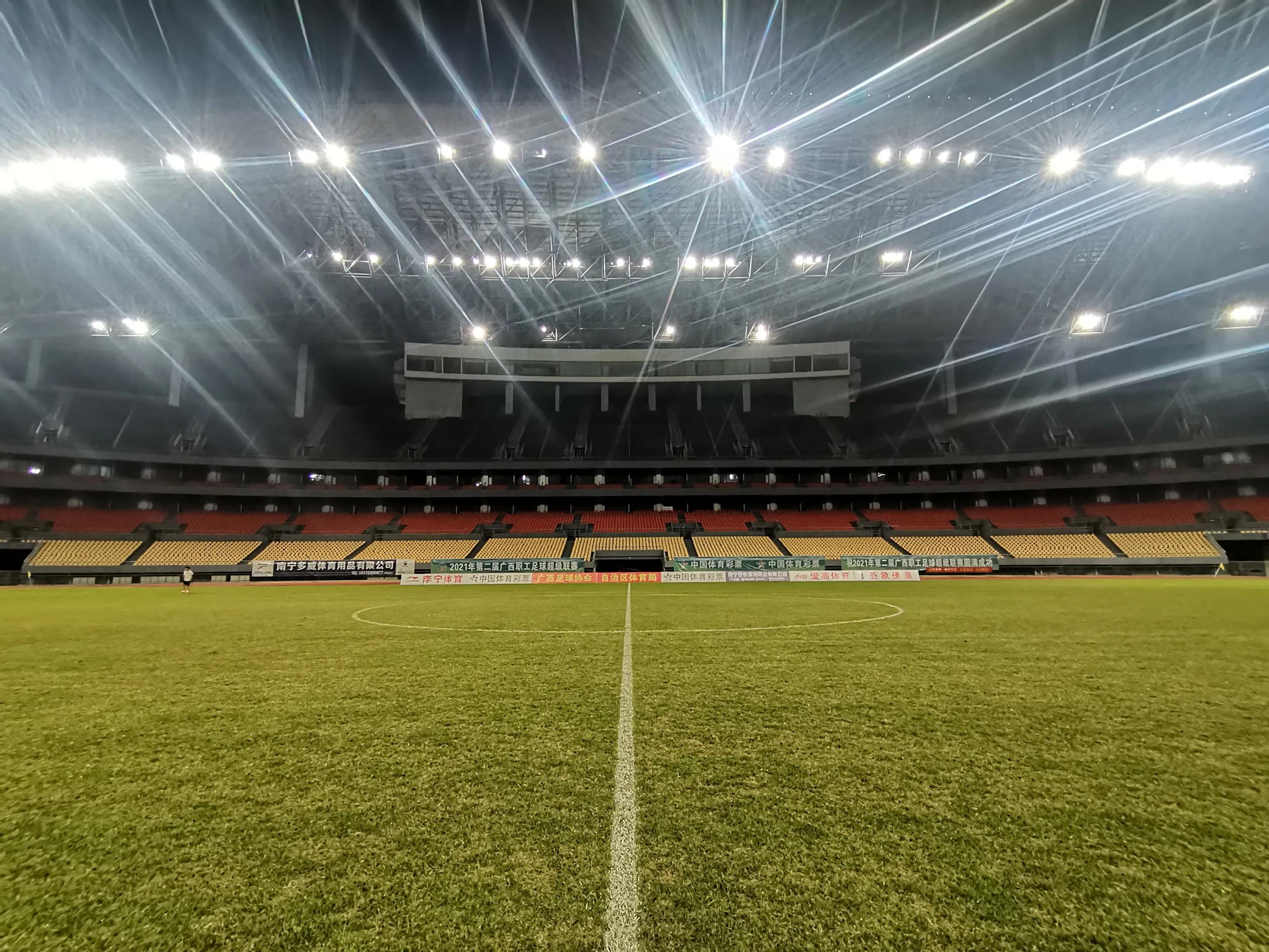 广西体育中心1号足球训练场,南宁足球体育训练基地