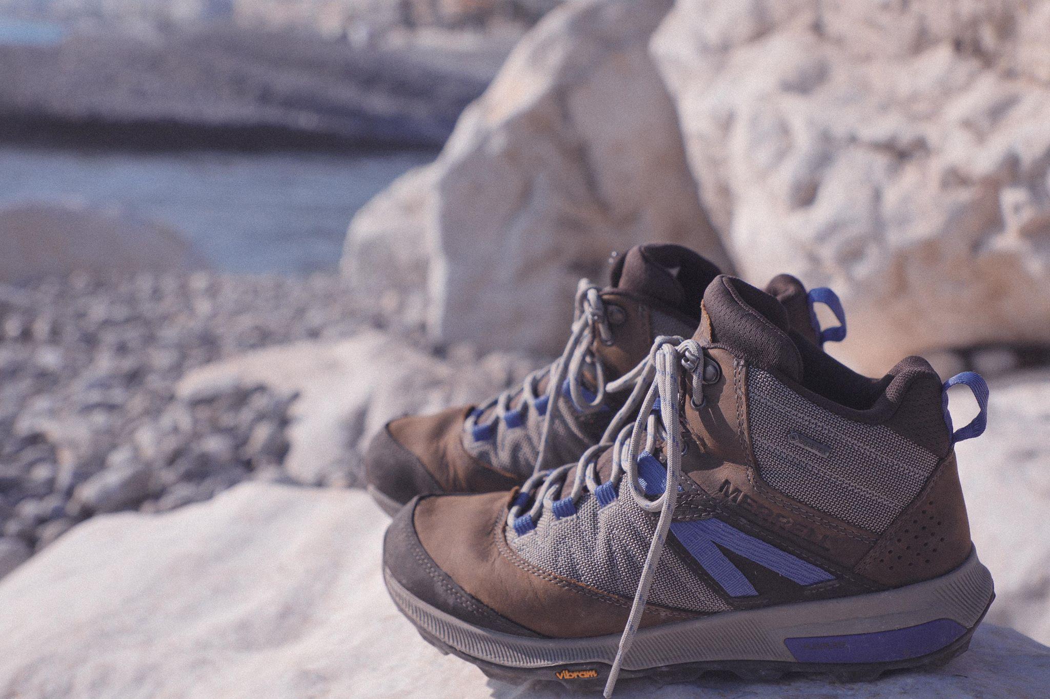 穿着徒步鞋去和爸爸爬山,merrel登山鞋男