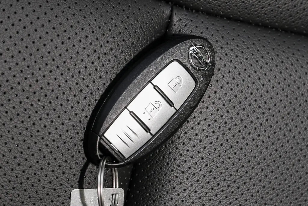 奇骏感应钥匙不灵的原因,奇骏如何用机械钥匙打火