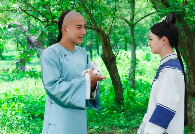 读懂纳兰性德，选哪本书最好？《纳兰词笺注》《饮水词笺校》比较