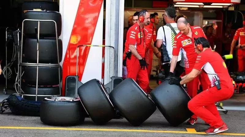 汽车轮胎打气打空气还是氮气,轮胎充气能否氮气和空气混合