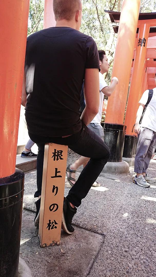 只要思想自由,只要开心坐在家里也可以周游世界