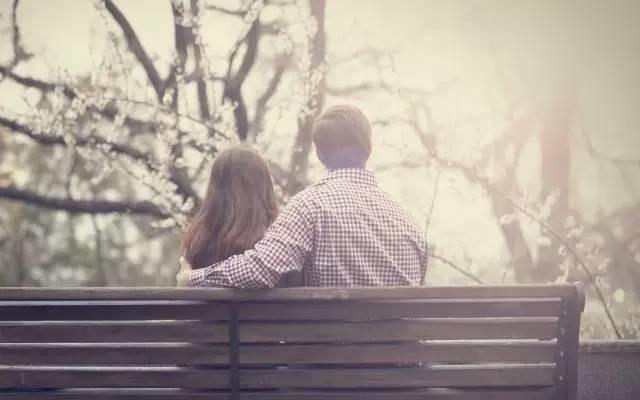 有一个一直爱我的人此生足矣,有一个深爱的人一直忘不了