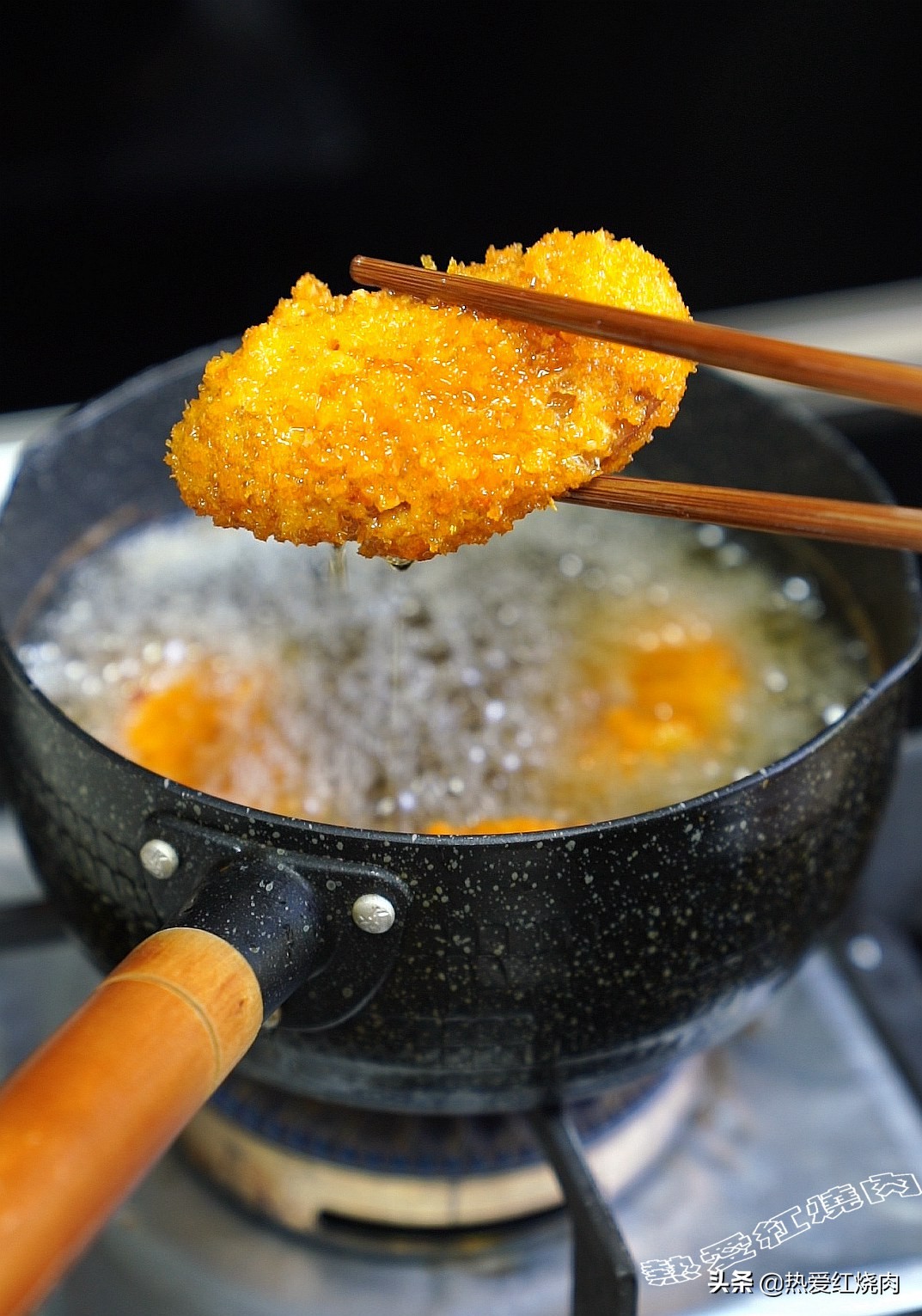 鸡翅最好吃的做法入口酥脆,鸡翅要怎么炸才好吃又有营养