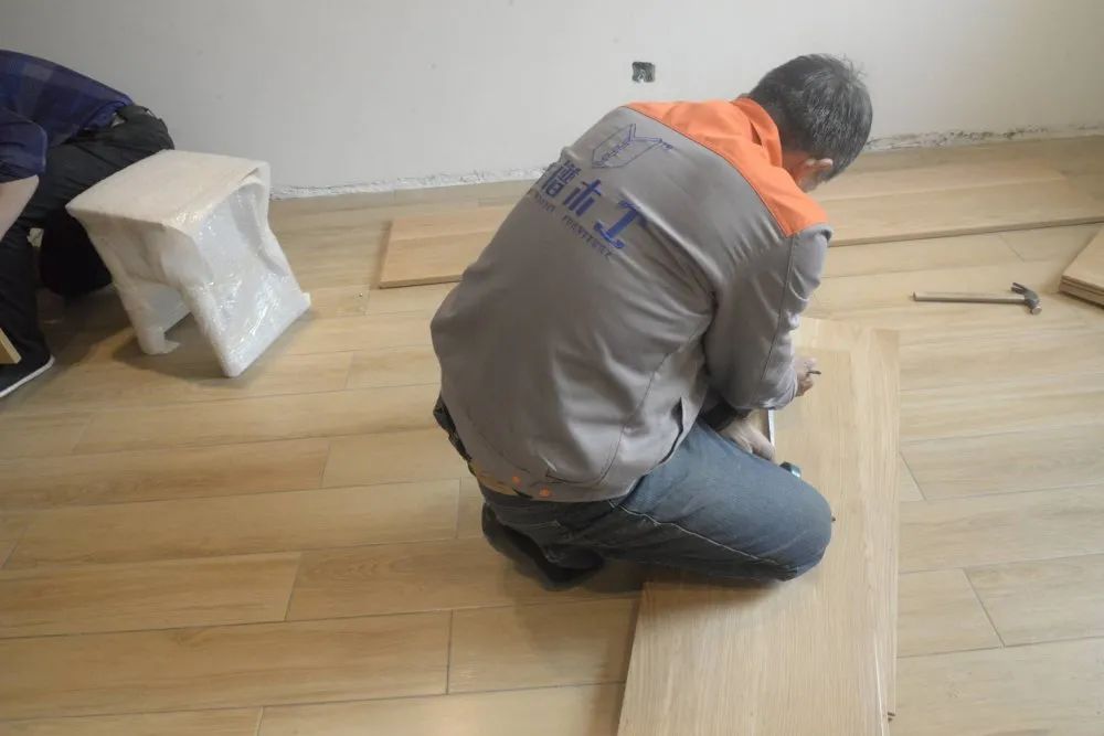 北美硬枫木家具贵吗,温柔家具轻奢岩板