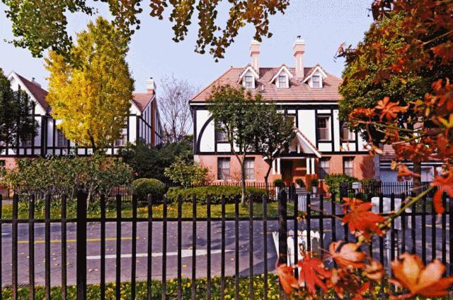 最高一套8000万!戴口罩排队抢豪宅,竟然还打起来了 !