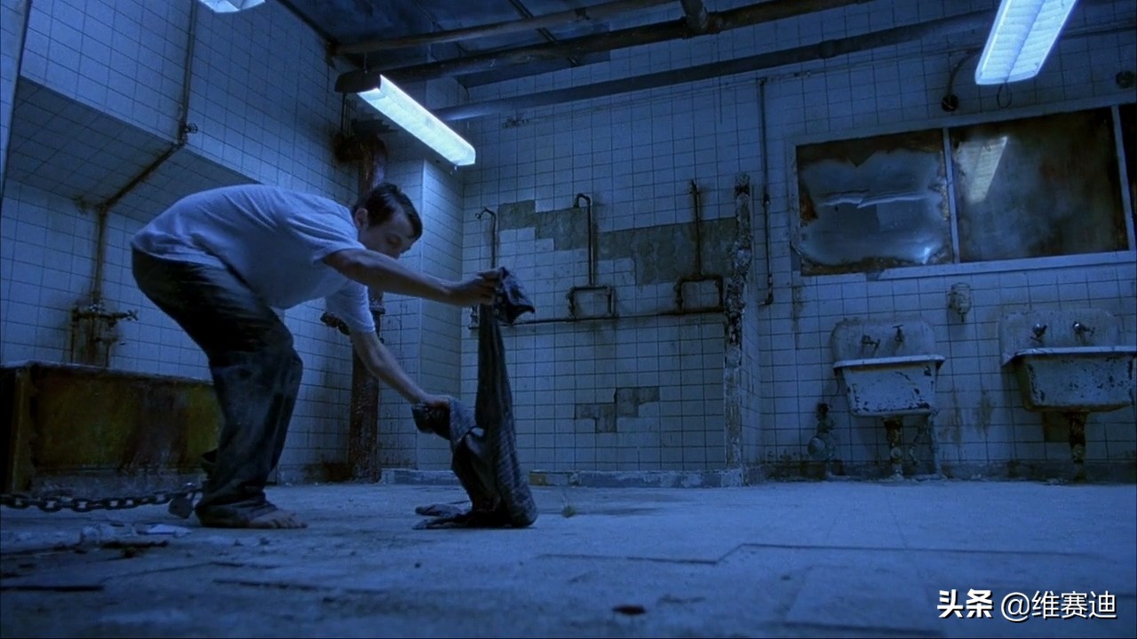 120万成本,全球收割1.03亿票房,《电锯惊魂》为何如此经典?