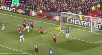 当c罗看到梅西惊人表现,对c罗和梅西的截然不同评价