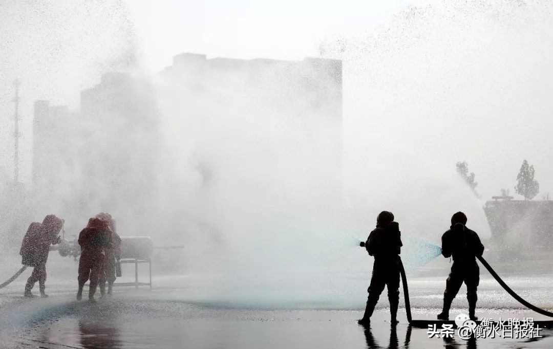 超清大图|衡水“火焰蓝”尖刀汇报表演帅爆啦